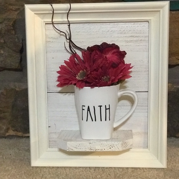 Welcome to my closet!   May days be filled with ❤️ - Picture 3 of 7